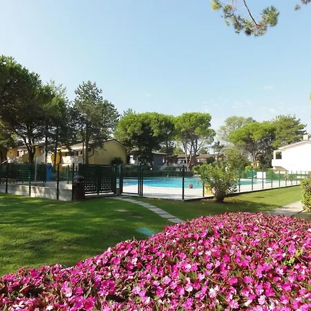 House With Pools And Outdoor Space וילה *