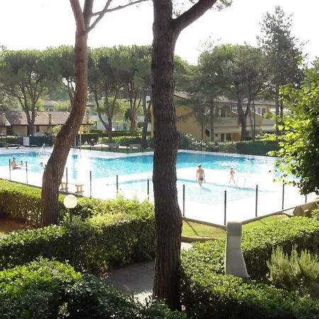 别墅 House With Pools And Outdoor Space 比比翁