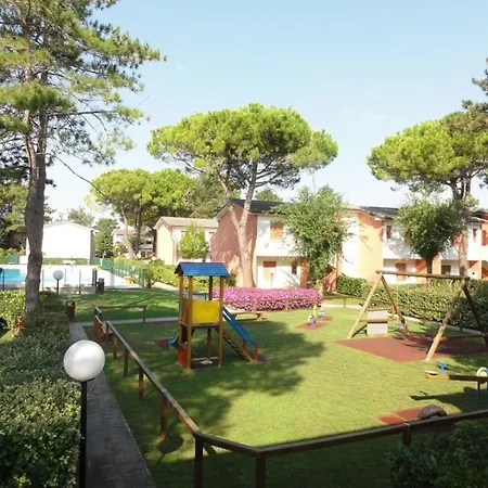 别墅 House With Pools And Outdoor Space 比比翁
